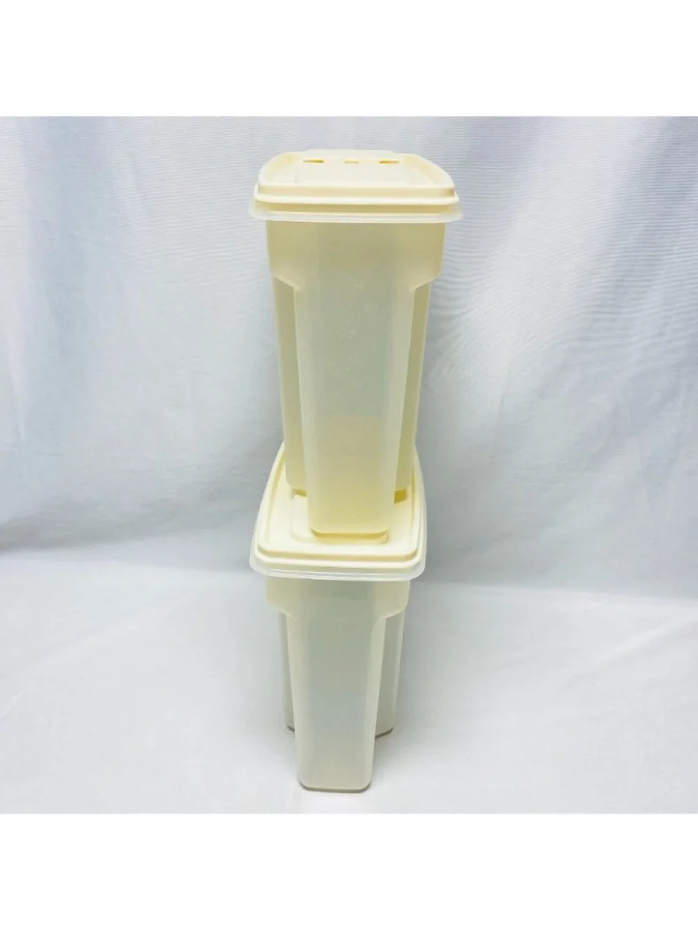 Rubbermaid Servin Saver 21-Cup Storage Containers 2-Pack Vintage Plastic